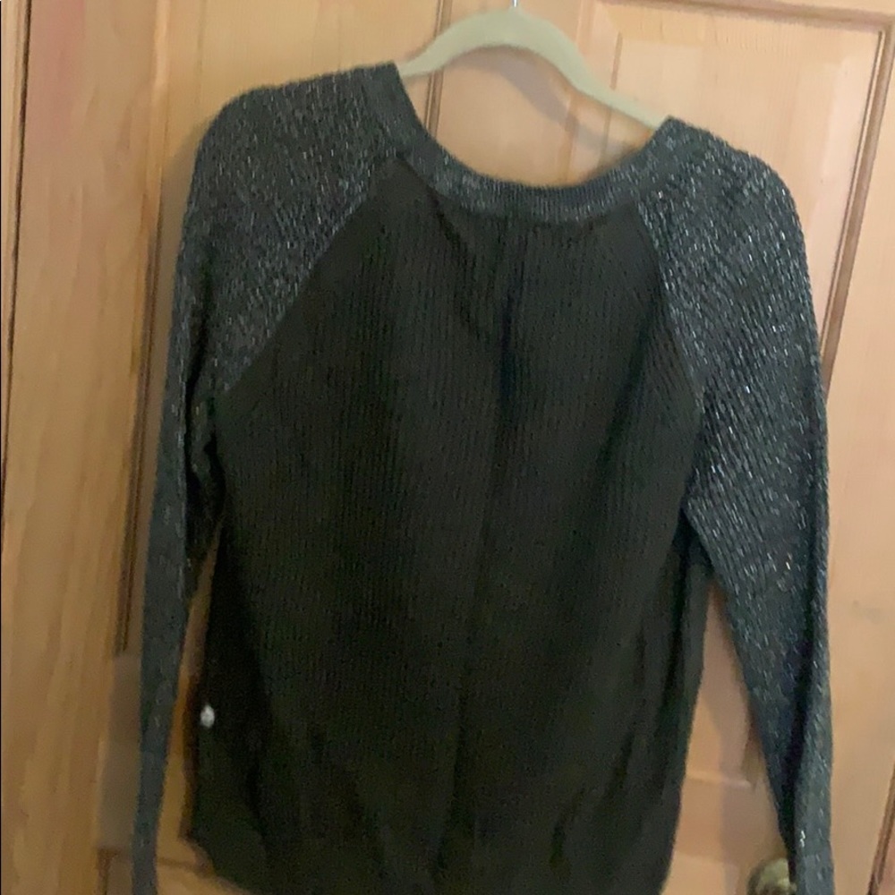Green Sweater - Picture 4 of 4